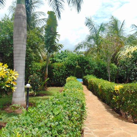 Villas Dora And Holly Playa de Diani Exterior foto