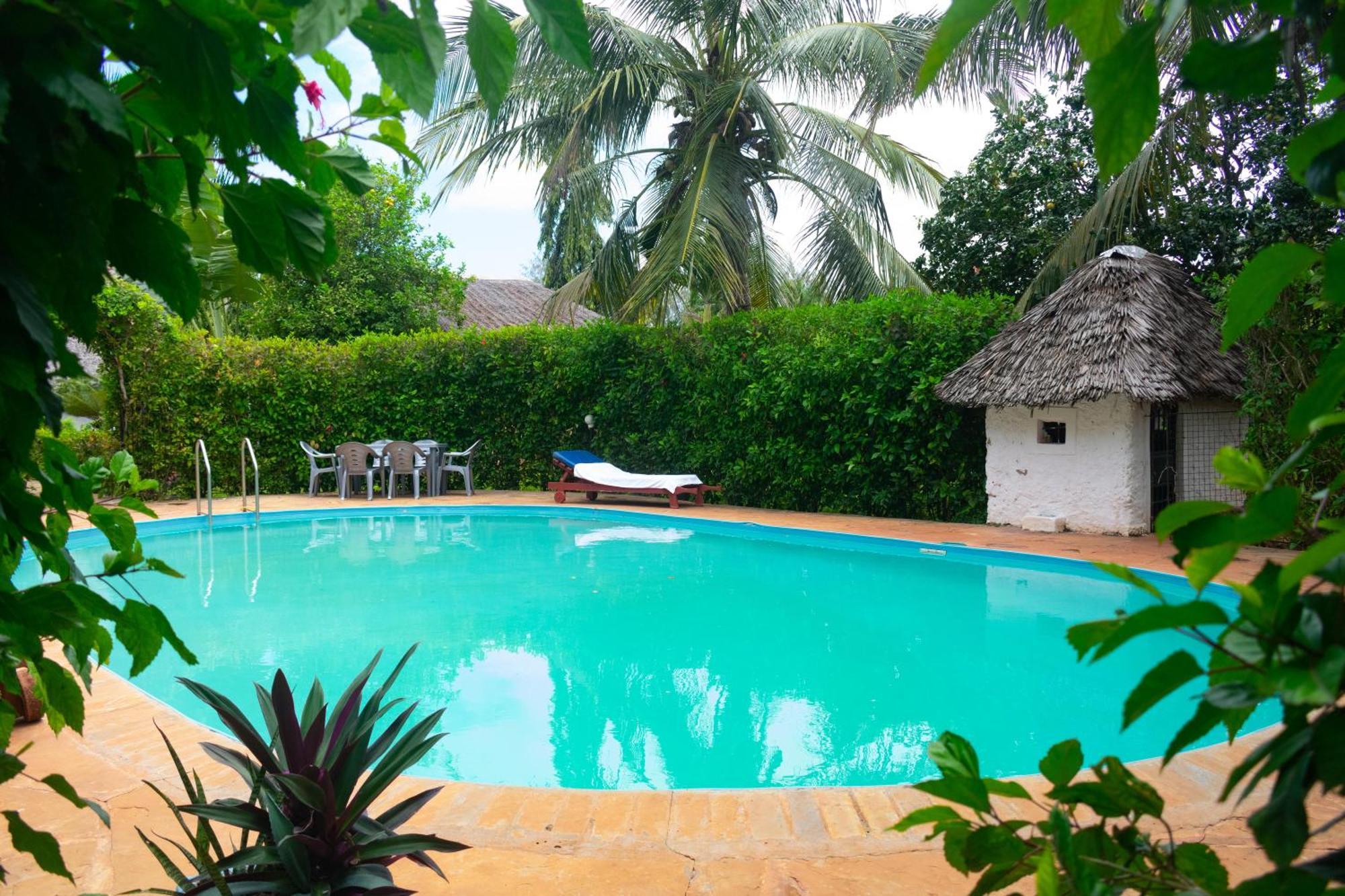 Villas Dora And Holly Playa de Diani Exterior foto